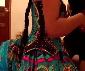 Porno bocados grandes sexo con una mujer danzante de saya-caporal 2.
