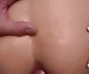 Reloj ruso porno online uniforme, se la folla en el culo y ella grita él, ella, su culo