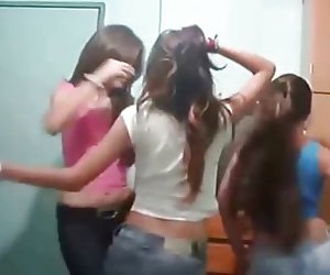¿Quién mejor que una latina bailarina de salsa o un turco bailarina...