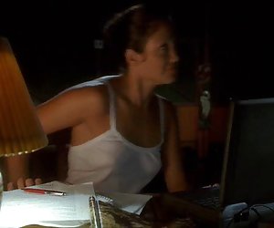 La esposa cualitativamente chupa lejos la polla de su marido en buen esta amateur video.