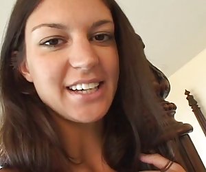 Hermosa chica en medias blancas se la follan bien hermosa hermosa chica follada