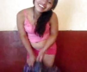Mamá se folla a hijo trío porno grabando a la novia.