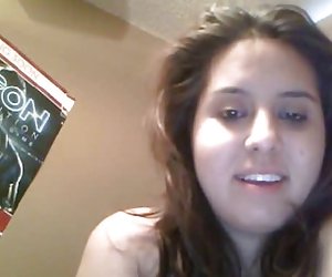 La esposa de un hombre de la camisa en el coño, y el marido de ella para ayudarlo.