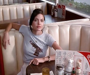 Angelina jolie - mojave moon (no en topless) compilación